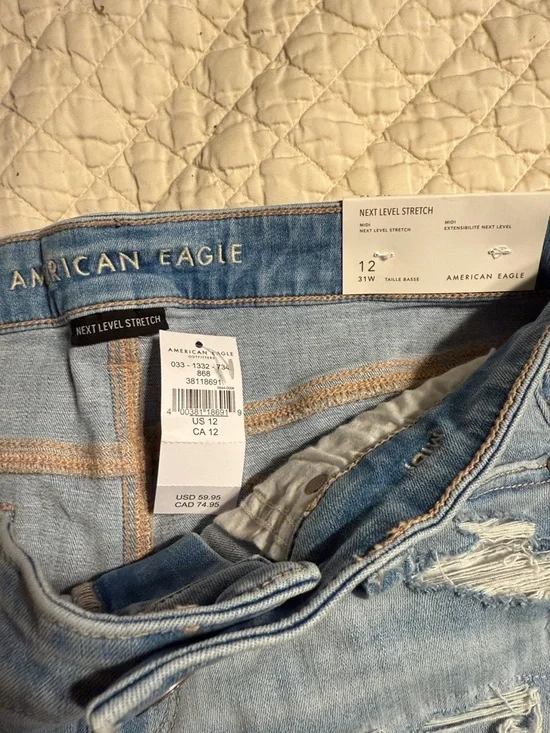 NWT American Eagle 12 Light Wash Distressed Denim Shorts - Picture 2 of 6